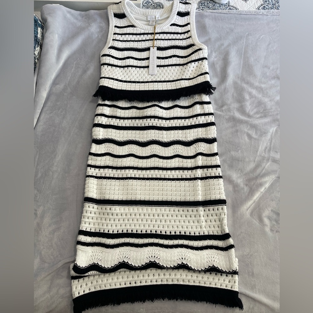 House of Harlow 1960 Black and White Textured Skirt Set